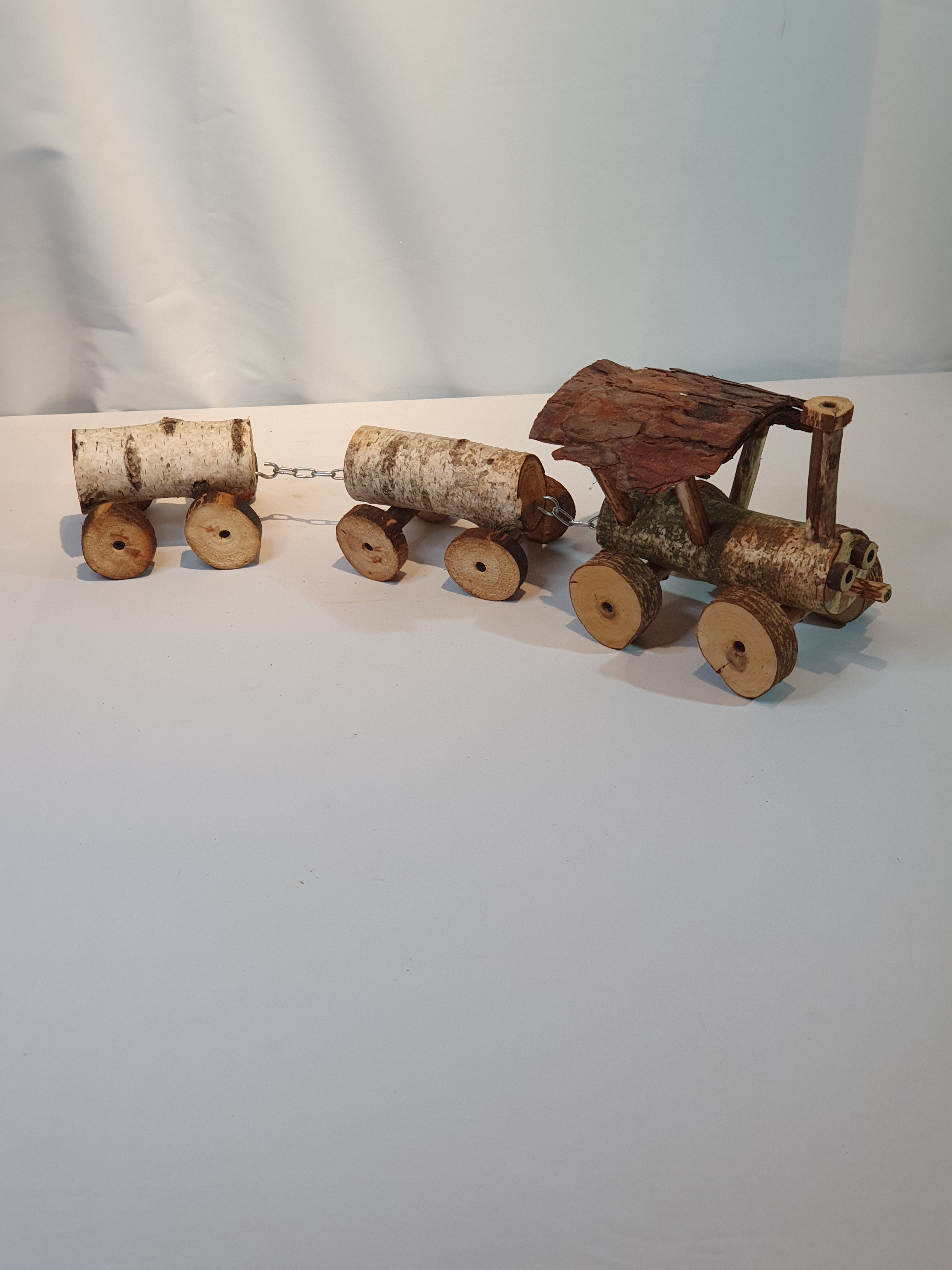 Traktor aus Birkenholz mit 2 Wagons