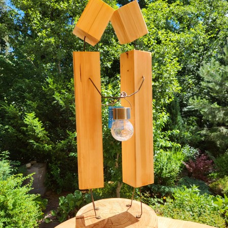 Beste Freunde, Holzfigur mit Solarlicht