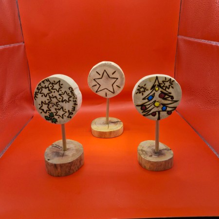 Bunte Weihnachtsmotive handgefertigt