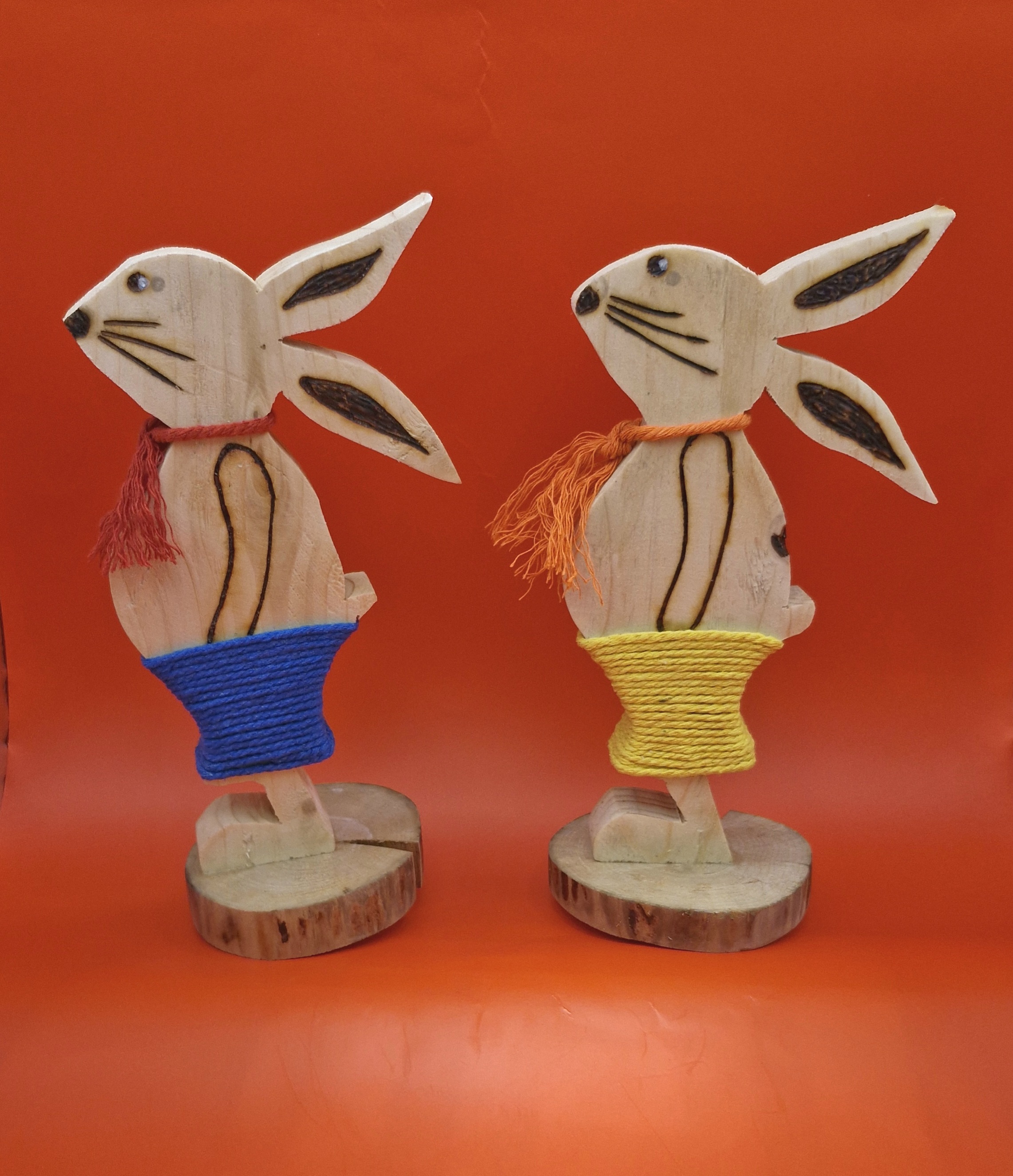 Osterhase mit Hose – Bild 2