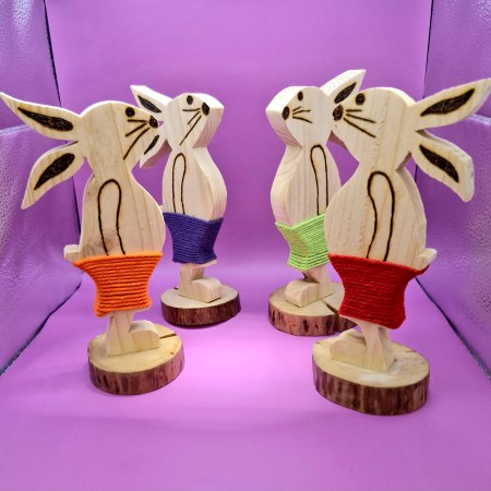 Osterhase mit Hose