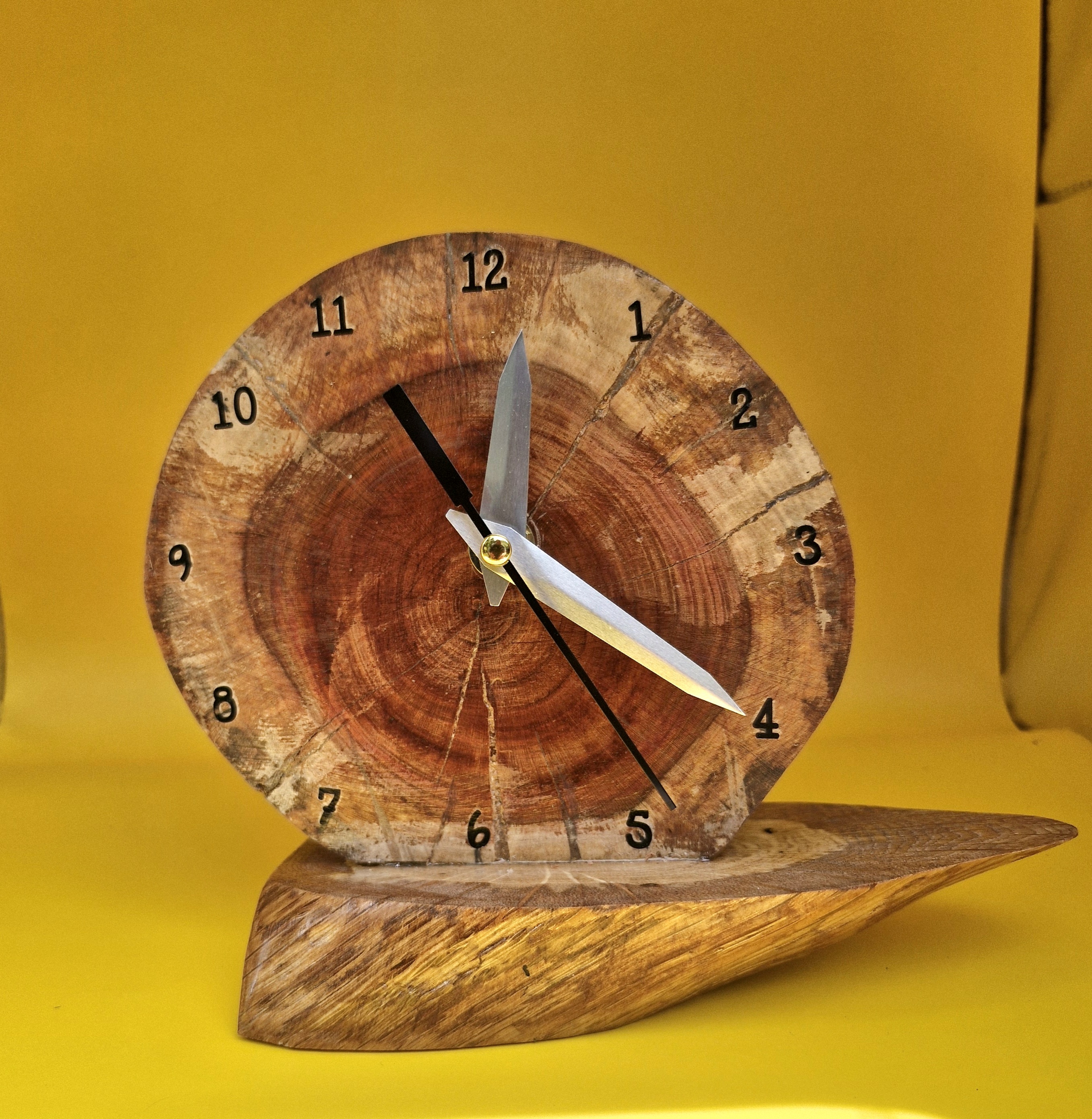 Tischuhr aus Holz – Bild 2