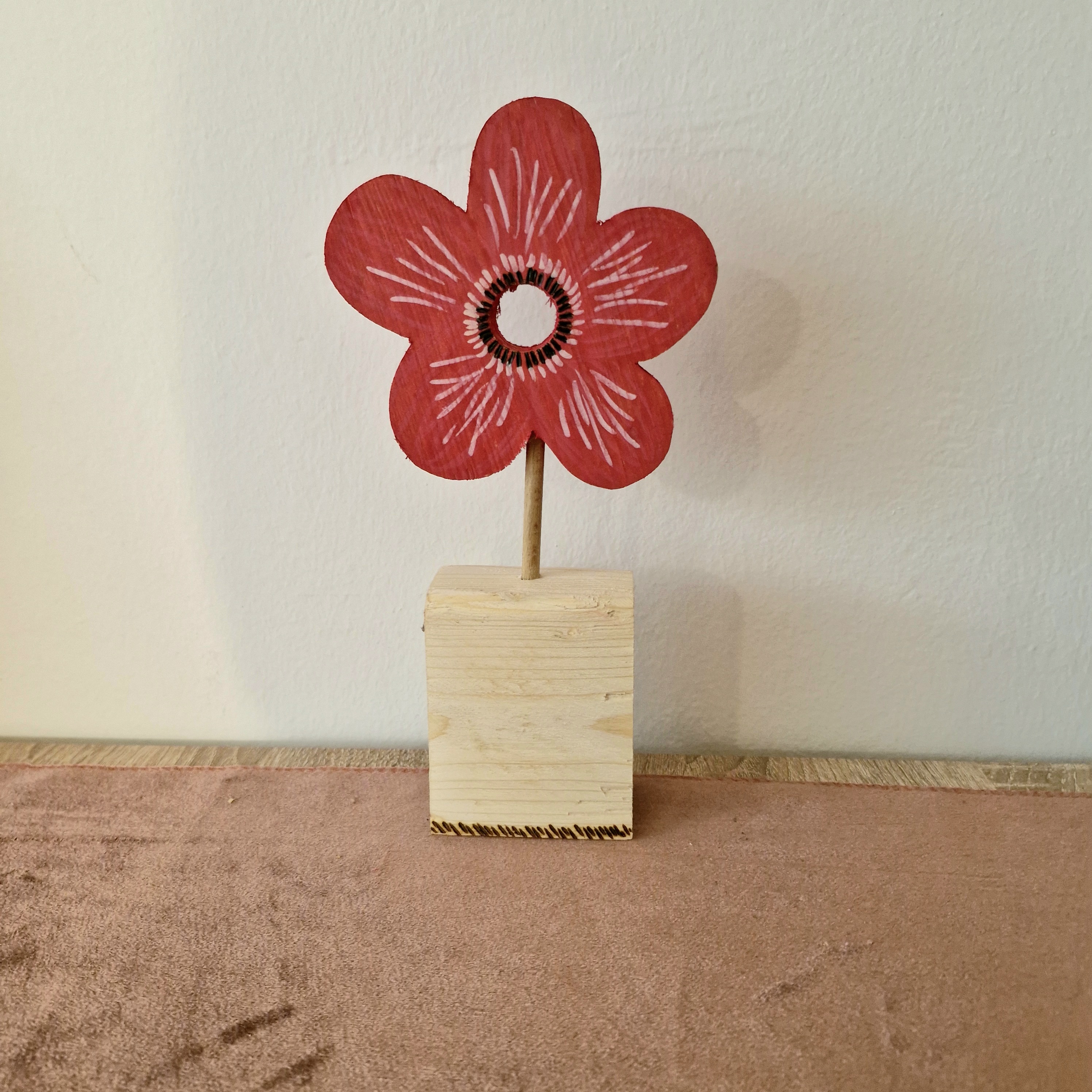 Holzblume mit handbemahlte Blüte – Bild 3