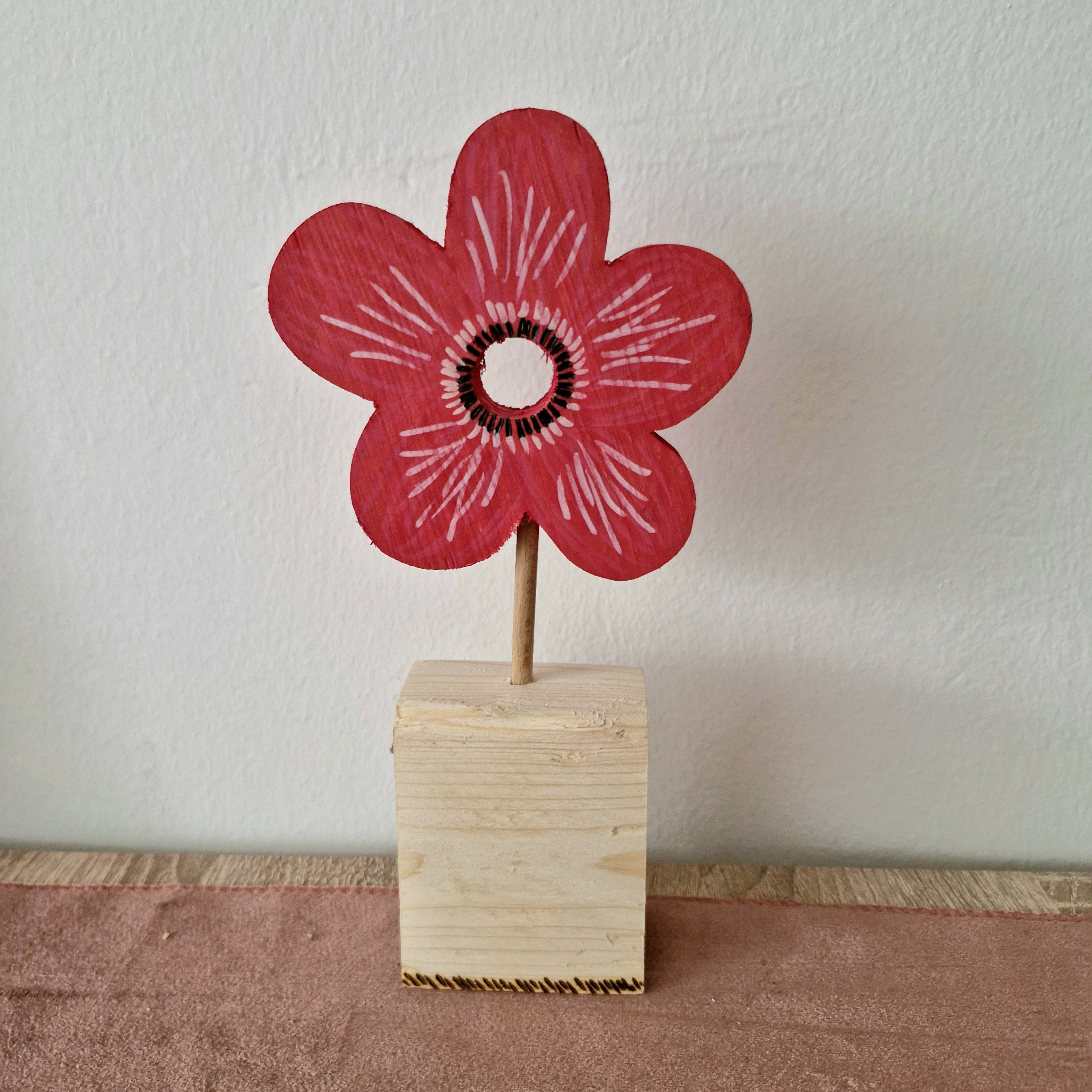 Holzblume mit handbemahlte Blüte – Bild 2