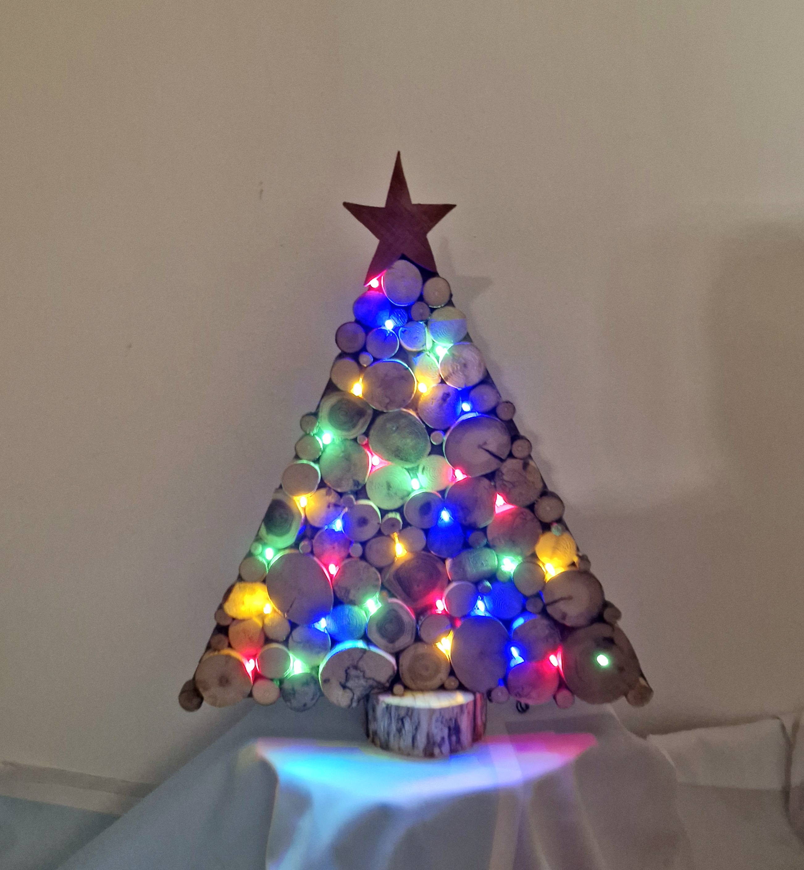 Naturholzscheiben Baum mit Timer und 30 Lichter – Bild 5