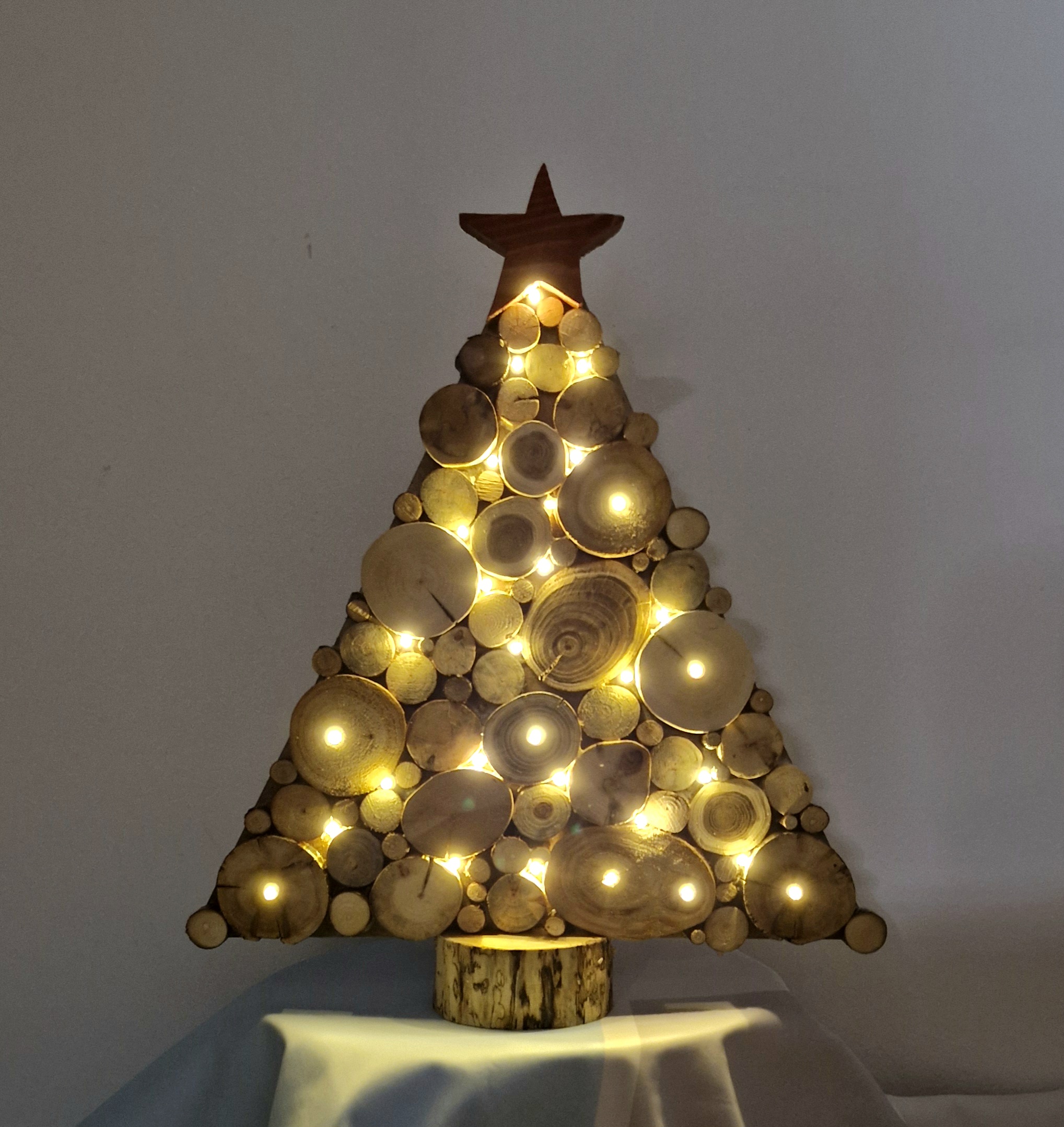 Naturholzscheiben Baum mit Timer und 30 Lichter – Bild 3