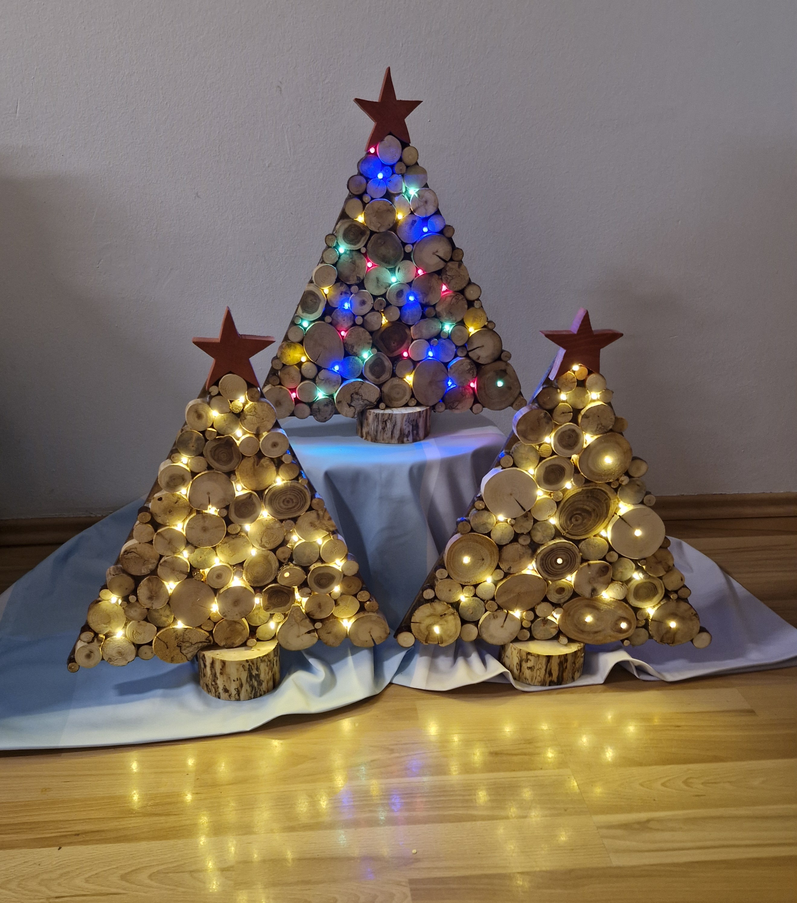 Naturholzscheiben Baum mit Timer und 30 Lichter